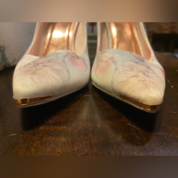 Ted Baker Women s KAWAAP Pump Grey Chelsea size 39 = 8.5 - Picture 9 of 10